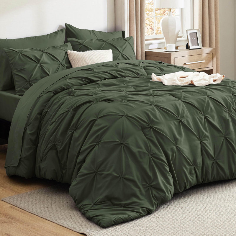 Bedsure Queen Pintuck Bed-in-a-Bag- Olive Green Pinch Pleat Comforter with Sheets, Pillowcases & Shams