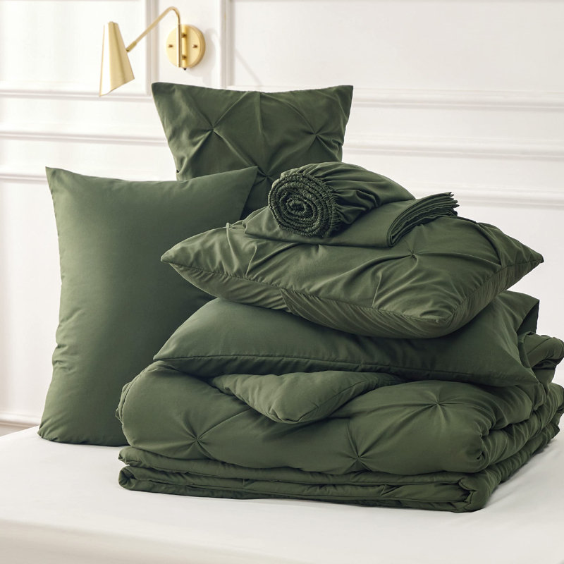 Bedsure Queen Pintuck Bed-in-a-Bag- Olive Green Pinch Pleat Comforter with Sheets, Pillowcases & Shams